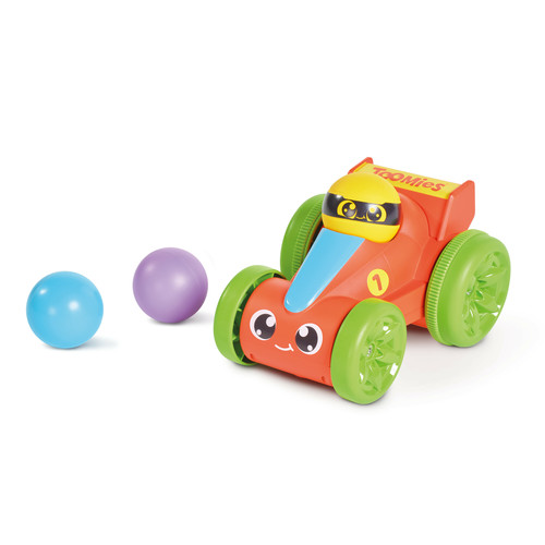 מכונית מירוץ אדומה יורה כדורים